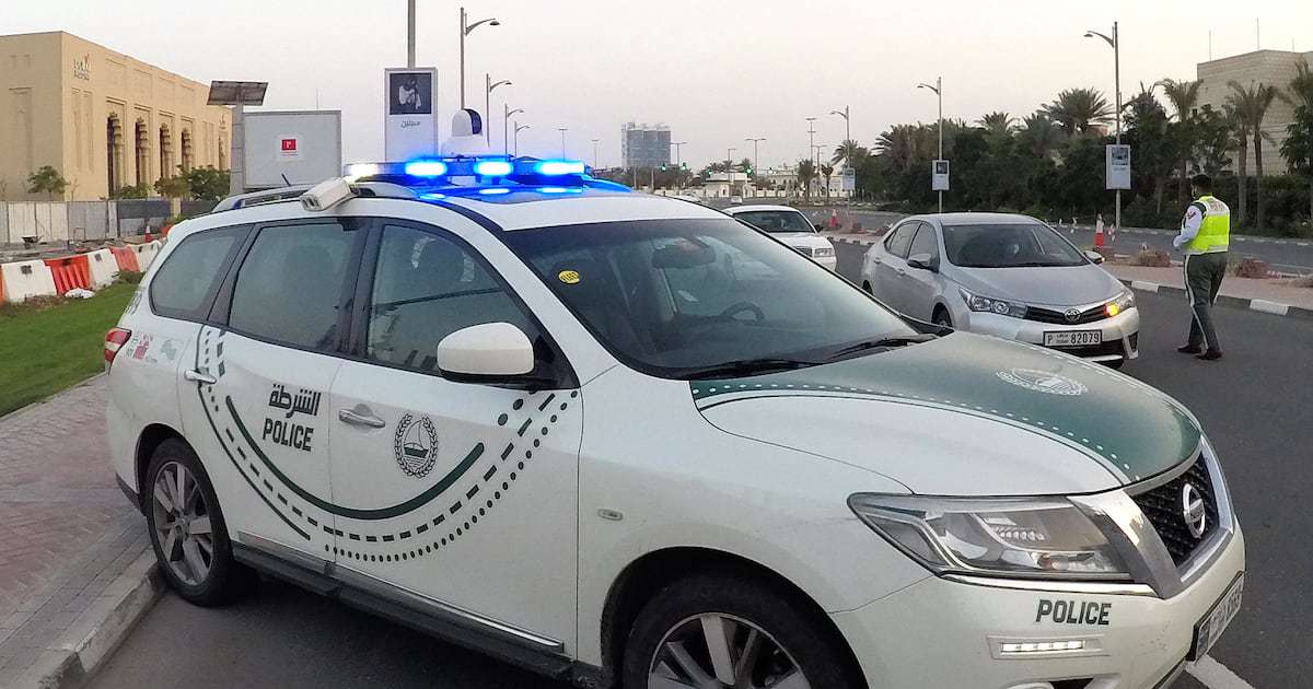 شرطة دبي تفكك عصابة لبيع رخص قيادة دولية مزورة