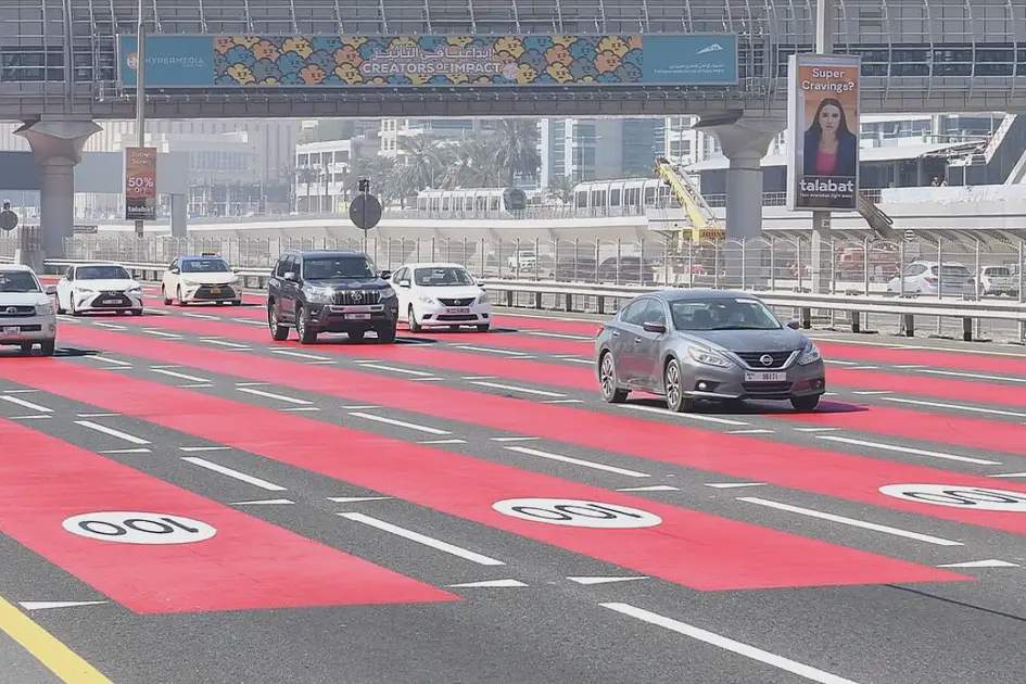 دبي تعدل حدود السرعة في خمسة طرق من الأول من نوفمبر